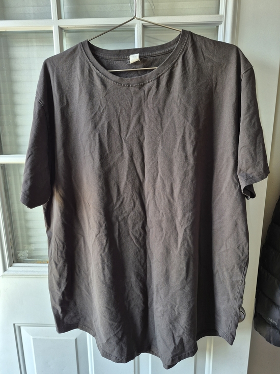 Tops - Classic Women's Crew Neck T-Shirt in Charcoal Gray With Curved Hem